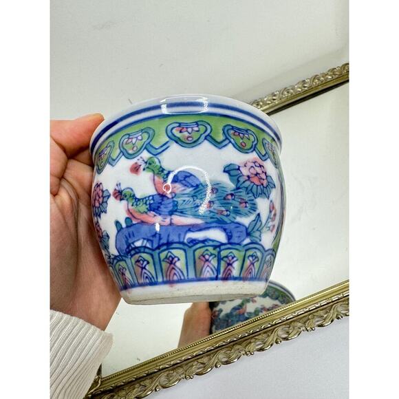 Lovely practical planter with oriental floral peony/lotus design. Jardiniere - Picture 7 of 10